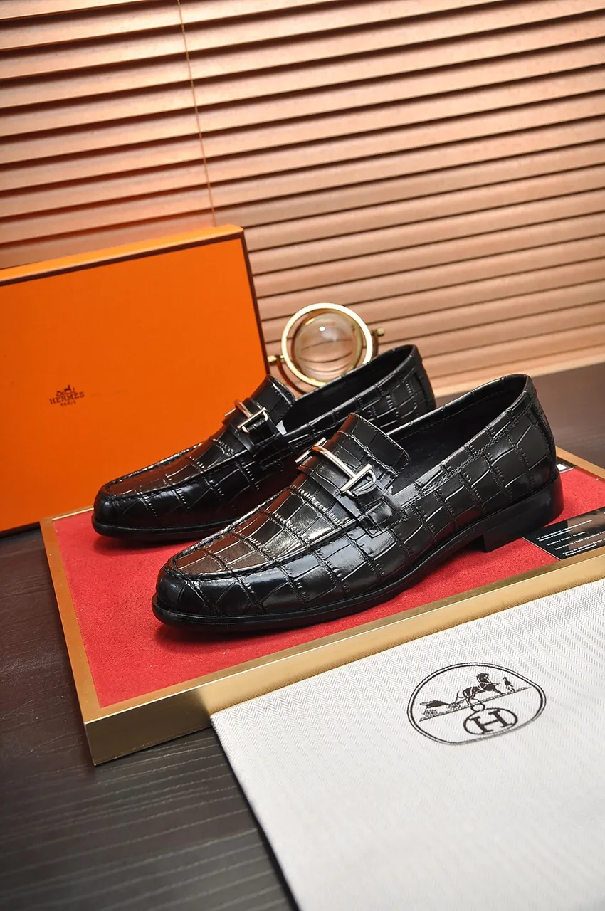 Men's shoes💰460💶[HERMES] (sheepskin lining)🍀Italian top luxury🍀He does not pursue novel styles and gorgeous colors, but attracts the favor of successful men with his flawless, elegant and classic style. Formal leather shoes This very comfortable, simple and stable style allows you to easily match any style! The pattern is absolutely 1:1 refined from the original case, and we strive for excellence in materials, imported cowhide + sheepskin lining💪💪💪extraordinary texture👍! .Black Brown Size: 38-45 (45 customized)